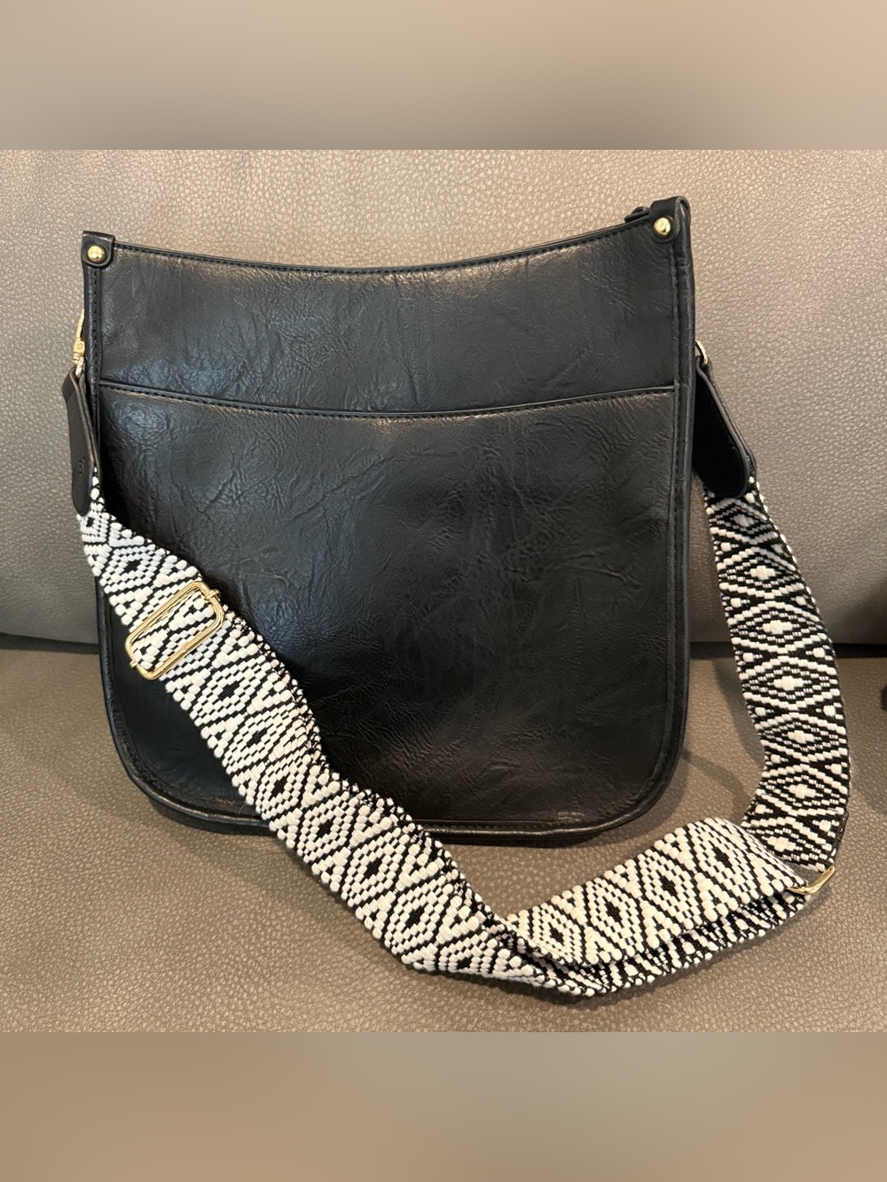 Jen & Co Chloe Black Crossbody Bag with Beaded Black & White Strap